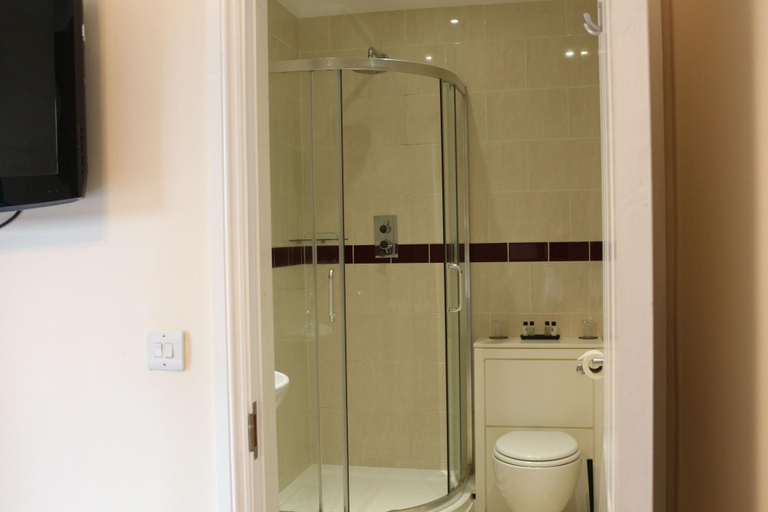 Bathroom 4, Slepe Hall Hotel, Cambridgeshire
