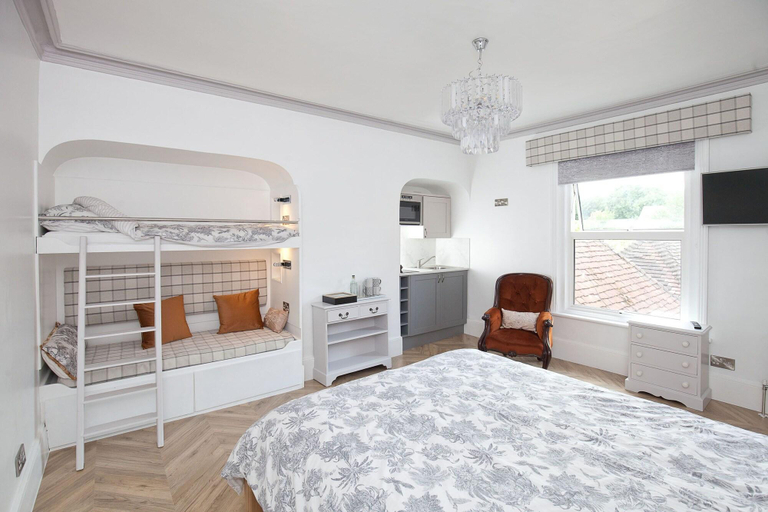 Room 2, The Old House Guesthouse, Wiltshire