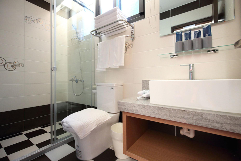 Bathroom 5, Have Fun 225 Inn, Hualien