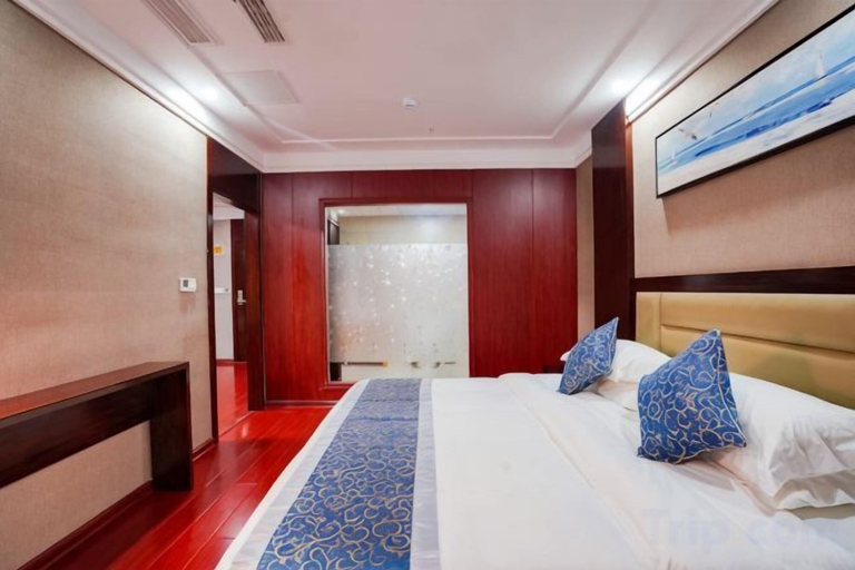 Bedroom 2, Golden Times Holiday Hotel, Lu'an