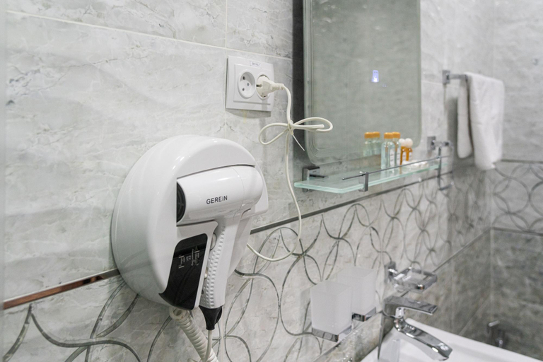 Bathroom 4, Rayyan Hotel Tashkent, Toshkent