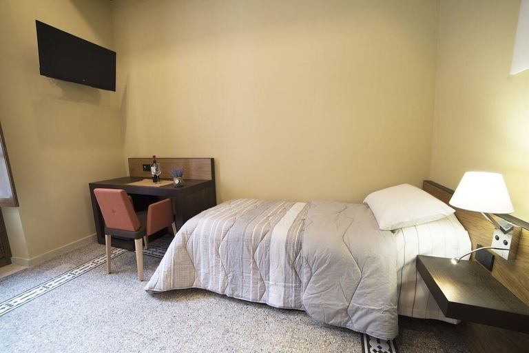 Bedroom 2, Elda Hotel, Foggia