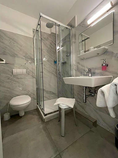 Bathroom 4, Rosenheim, Plön