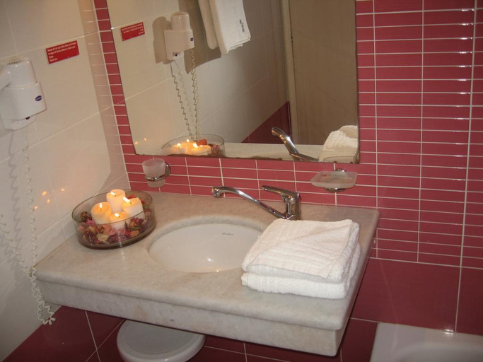 Bathroom 4, Oscar, Ionian Islands