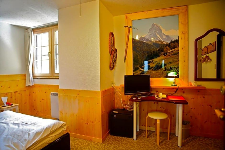Bedroom 4, Hotel Andermatt, Nagawa