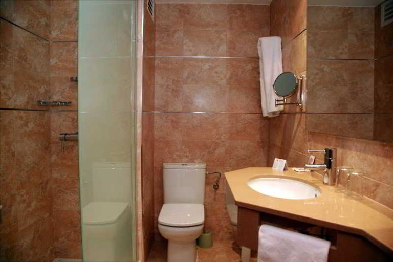 Bathroom 5, Helios, Girona