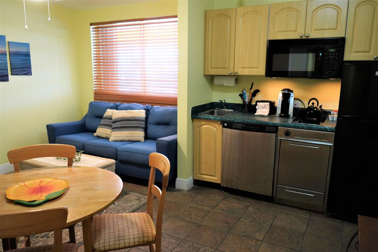 Room 2, Ocean Beach Club, Monroe