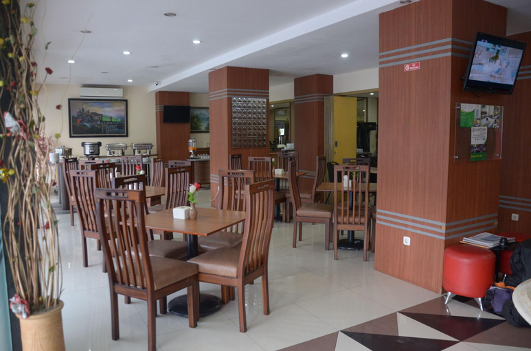 Others 4, Hyper Inn, Bandung