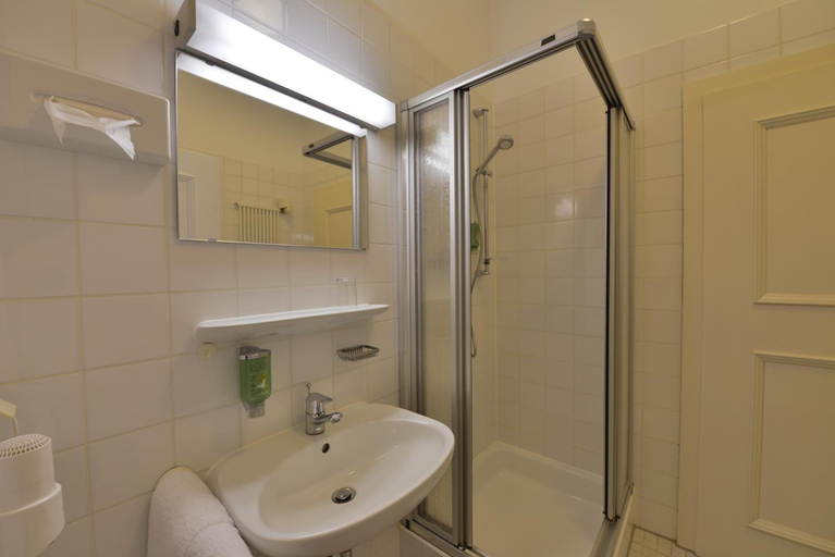 Bathroom 3, Tagungszentrum Schmerlenbach, Aschaffenburg