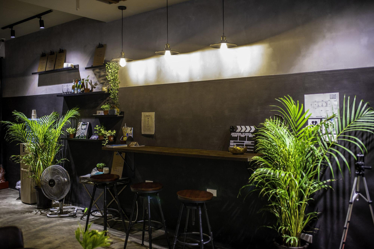 Food & Drinks 5, How Chill Inn, Tainan