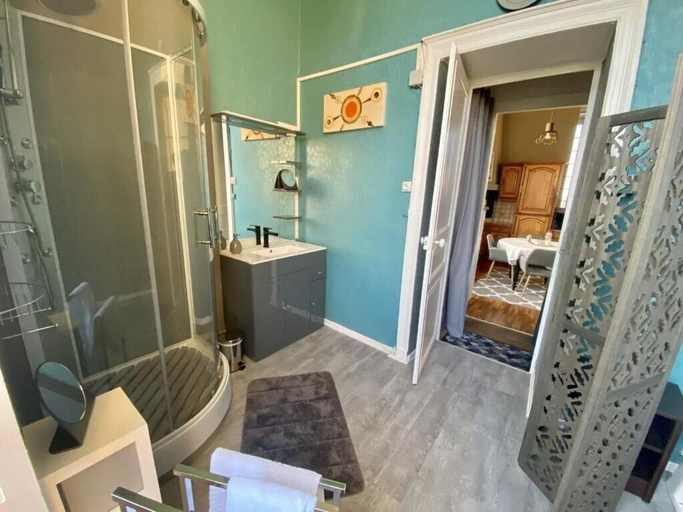 Bathroom 4, ChÃ¢teau des Marais, Loire-Atlantique