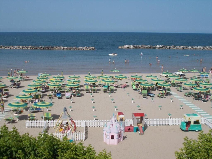 Others 4, Hotel Jolanda, Rimini
