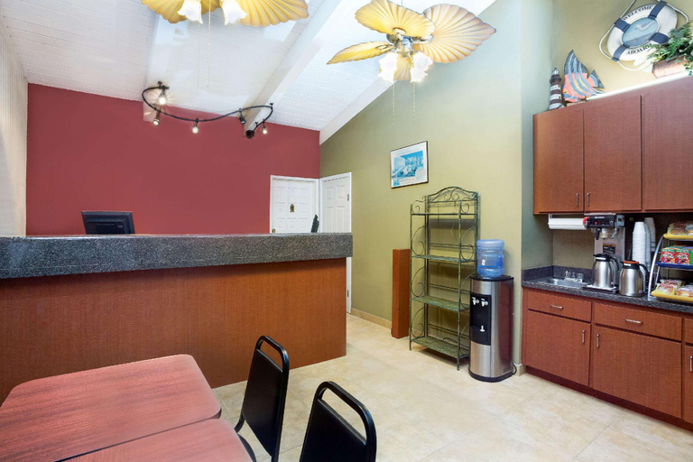 Public Area, Days Inn by Wyndham Costa Mesa/Newport Beach, Orange