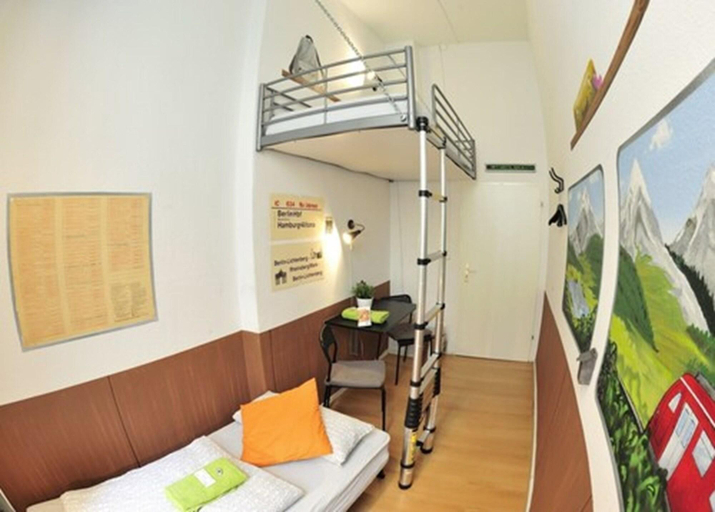 Bedroom 4, Kiez Hostel Berlin, Berlin