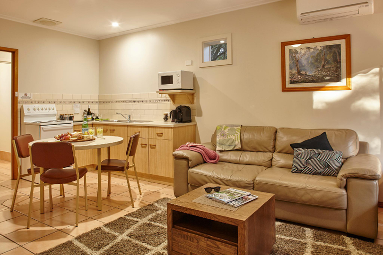 Bedroom 2, Hotel Goldfield Holiday Units, Alpine - East