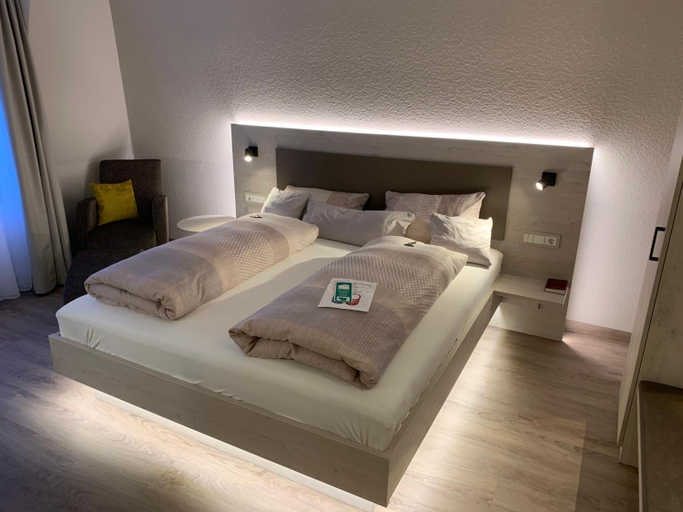 Room 3, Aparthotel, Aurich