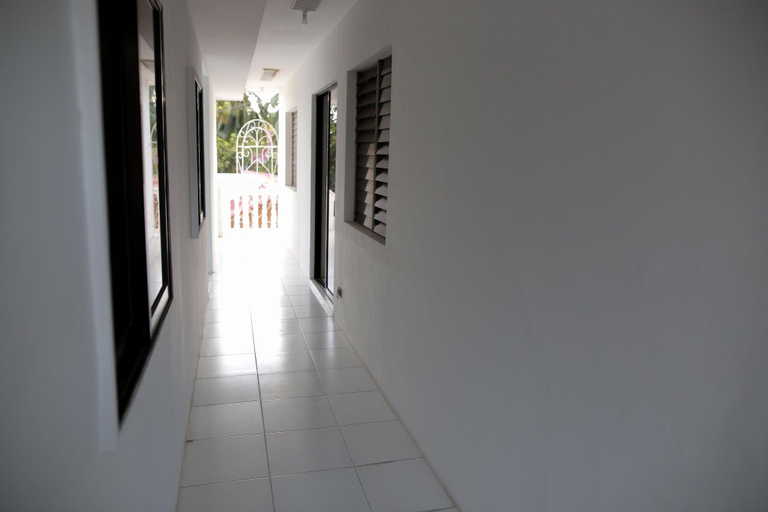 Lobby 4, Luzmin BH - White House, Oslob