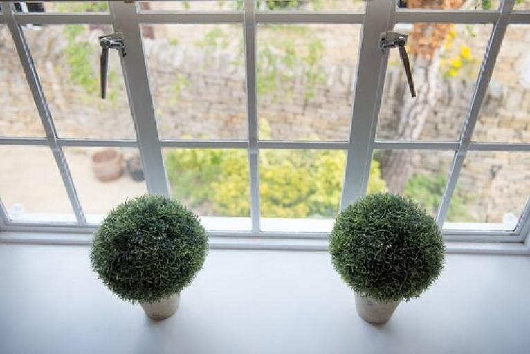 Room 5, The Lodge at Broadway, Worcestershire