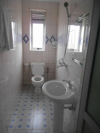 Bathroom 3, Kadz Hotel, Jinja