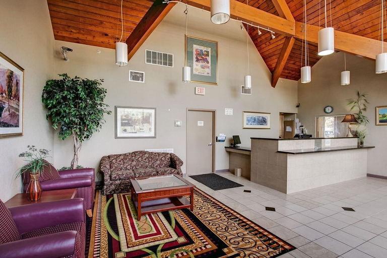 Public Area 2, Red Carpet Inn, Morris