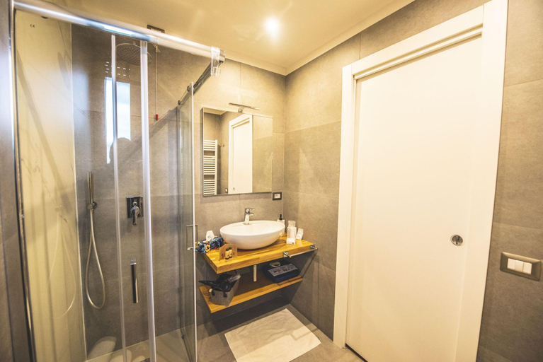 Bathroom 5, B&B Il Girasole, Perugia
