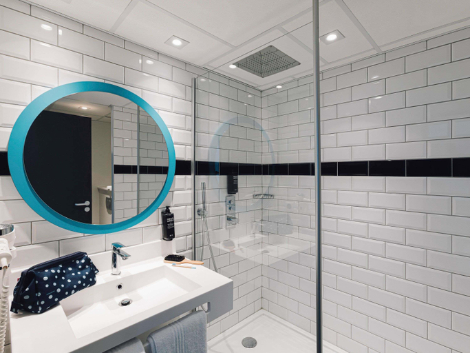 Bathroom 4, ibis Styles Nancy Laxou, Meurthe-et-Moselle