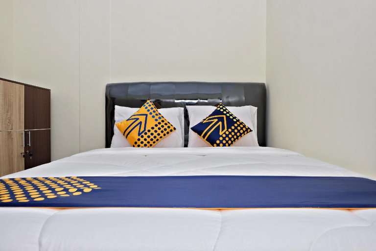 Room 2, RedDoorz Syariah Danesti Homestay Bandara Sultan, Makassar