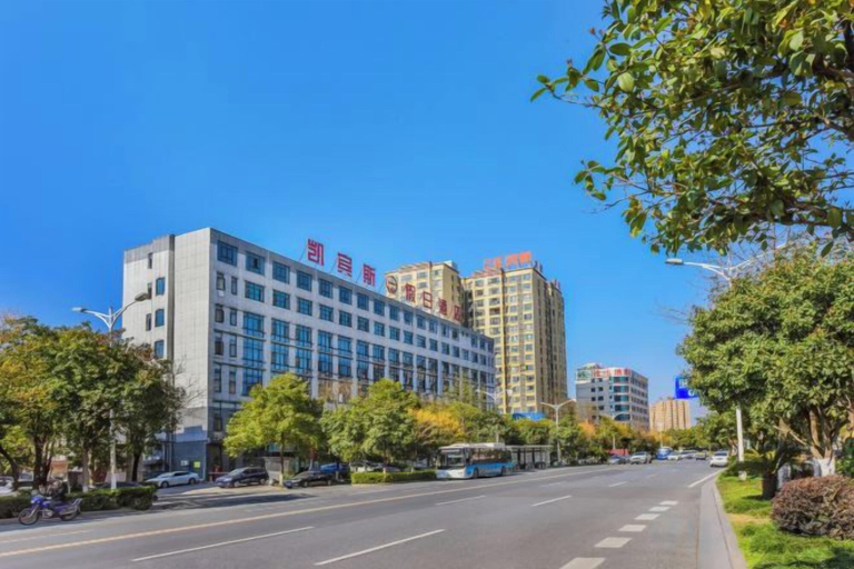 Exterior & Views 2, Yueyang Kaibinsi Holiday Hotel, Yueyang
