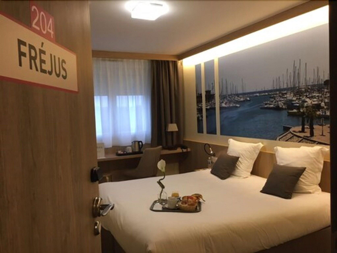 Room 4, Brit Hotel Montargis, Loiret