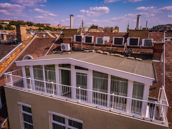 Exterior & Views 2, Christina Residence, Budapesti