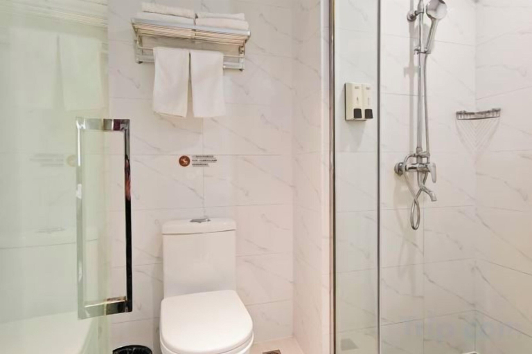 Bathroom, Baolong Yugang Hotel, Shanghai