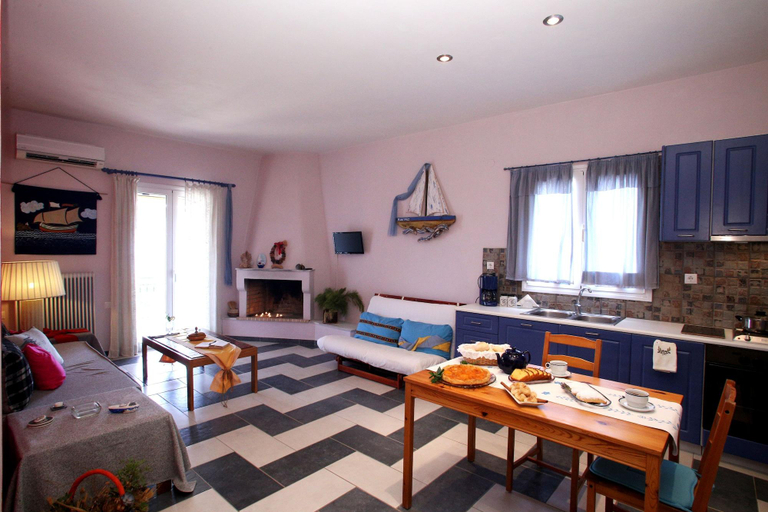 Room 3, Maistros Studios, Central Greece