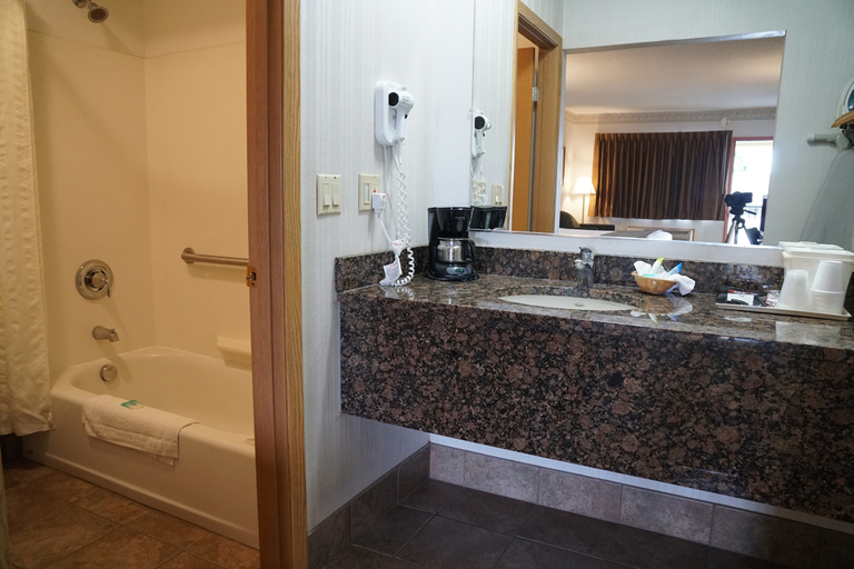 Bathroom 3, College Inn, Polk