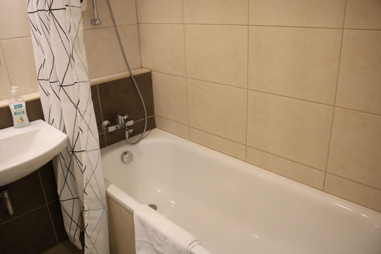 Bathroom 4, Corvin Holiday Apartment Hotel, Budapesti