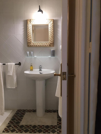 Bathroom 4, Na Mero 9, Cádiz