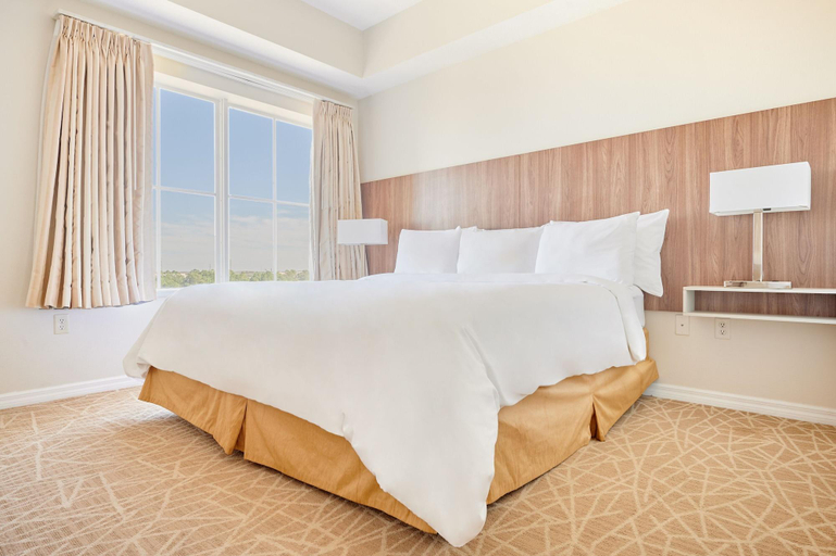Room 3, Sonder at The Point, Orange