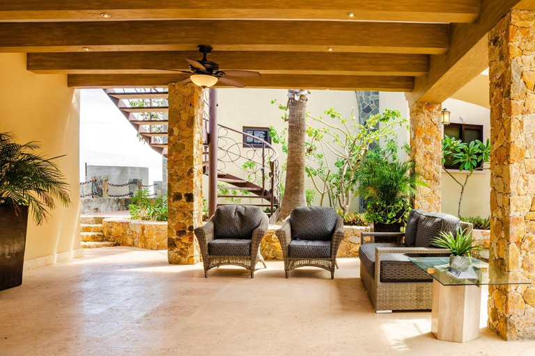 Lobby 5, Castillo Blarney Inn, La Paz