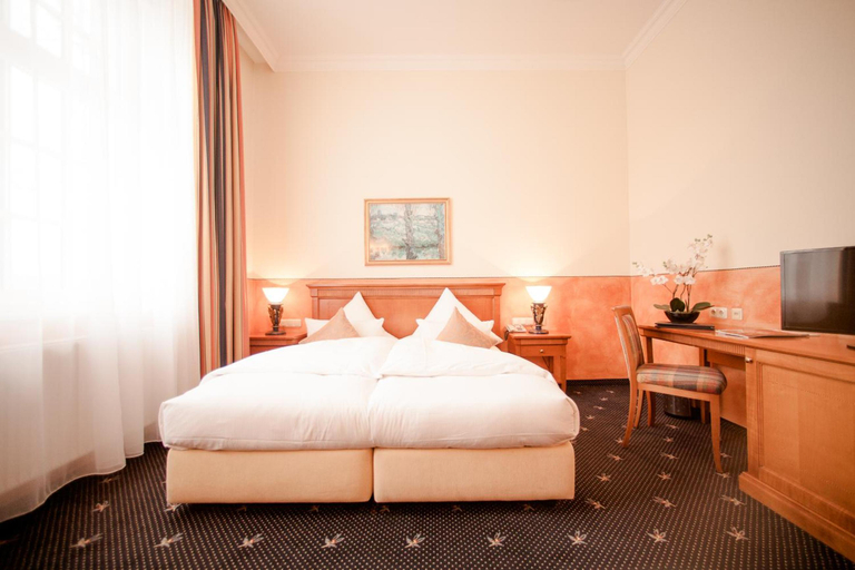 Bedroom 3, Schlosshotel Grunwald, München