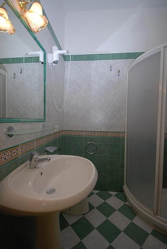 Bathroom 3, Il Melograno, Trapani