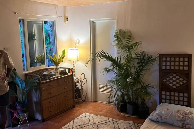 Room 1, Calamansi Garden- Tropical Island Home w/ Starlink, Burgos