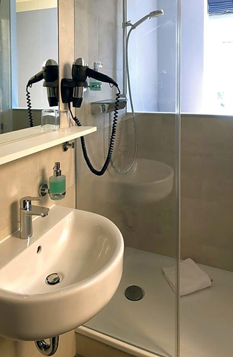 Bathroom 4, Schonblick Christliches Gastezentrum, Ostalbkreis