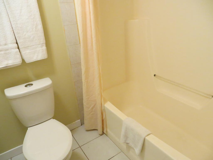 Bathroom 3, Knights Inn Edmonton South, Division No. 11