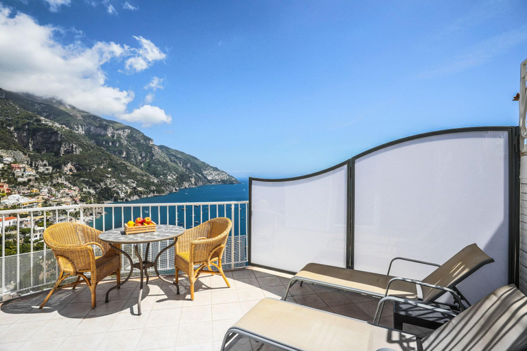 Room 3, Villa Anfitrite, Salerno