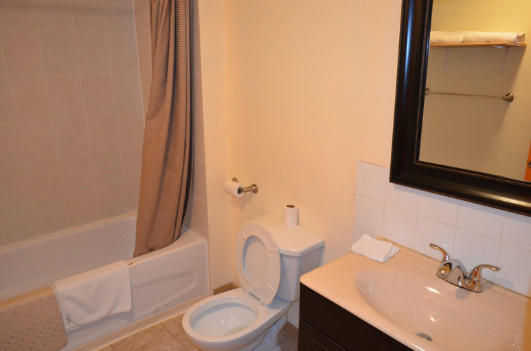 Bathroom 3, Two Hills Inn, Division No. 10