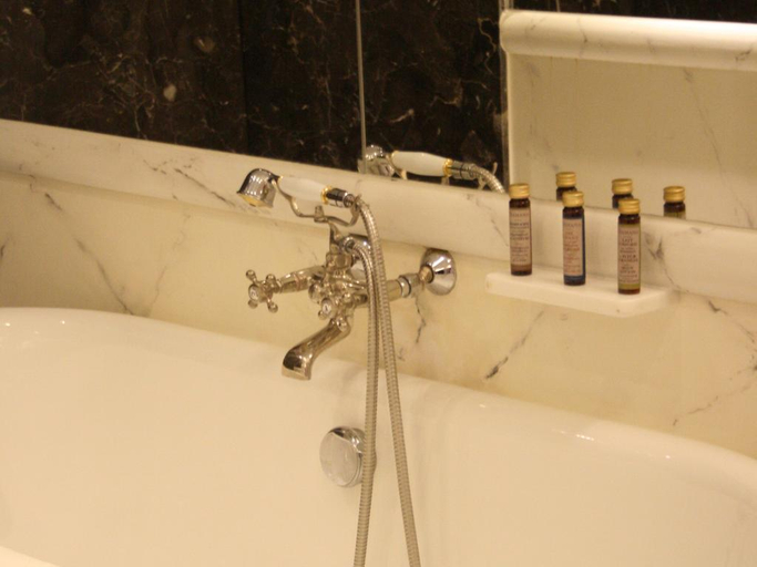 Bathroom 4, Le Chateau de Canisy, Manche