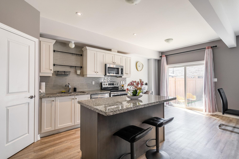Room 3, Waterfront 5br Townhouse Hot Tub Sauna, Hamilton