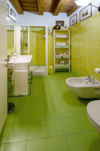 Bathroom 4, Mazzini Suite, Verona