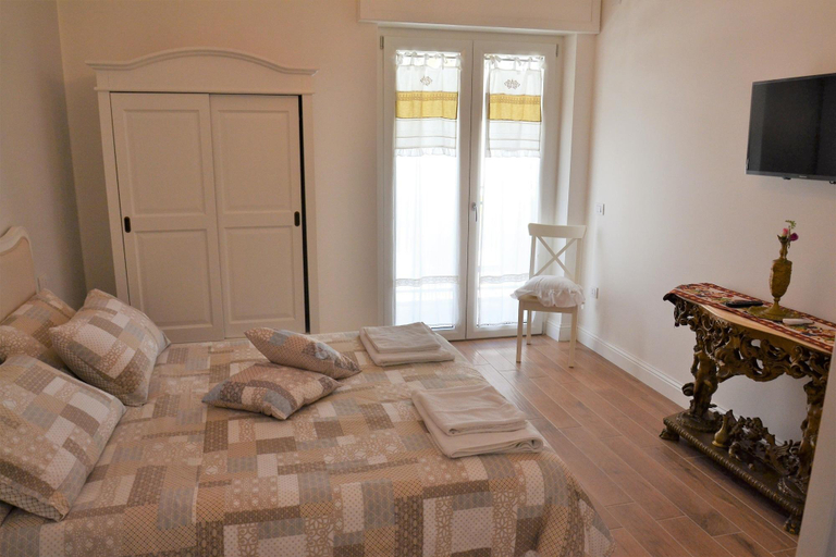 Bedroom 5, B&B Coffee and City, Napoli