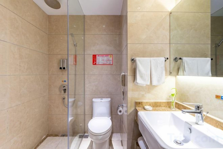 Bathroom, Taoyuan Hotel, Dezhou