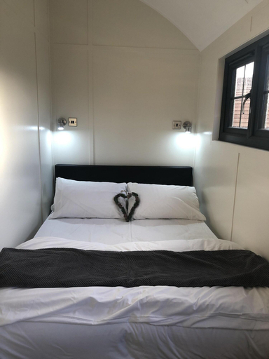 Bedroom 3, The Norman Knight, Gloucestershire